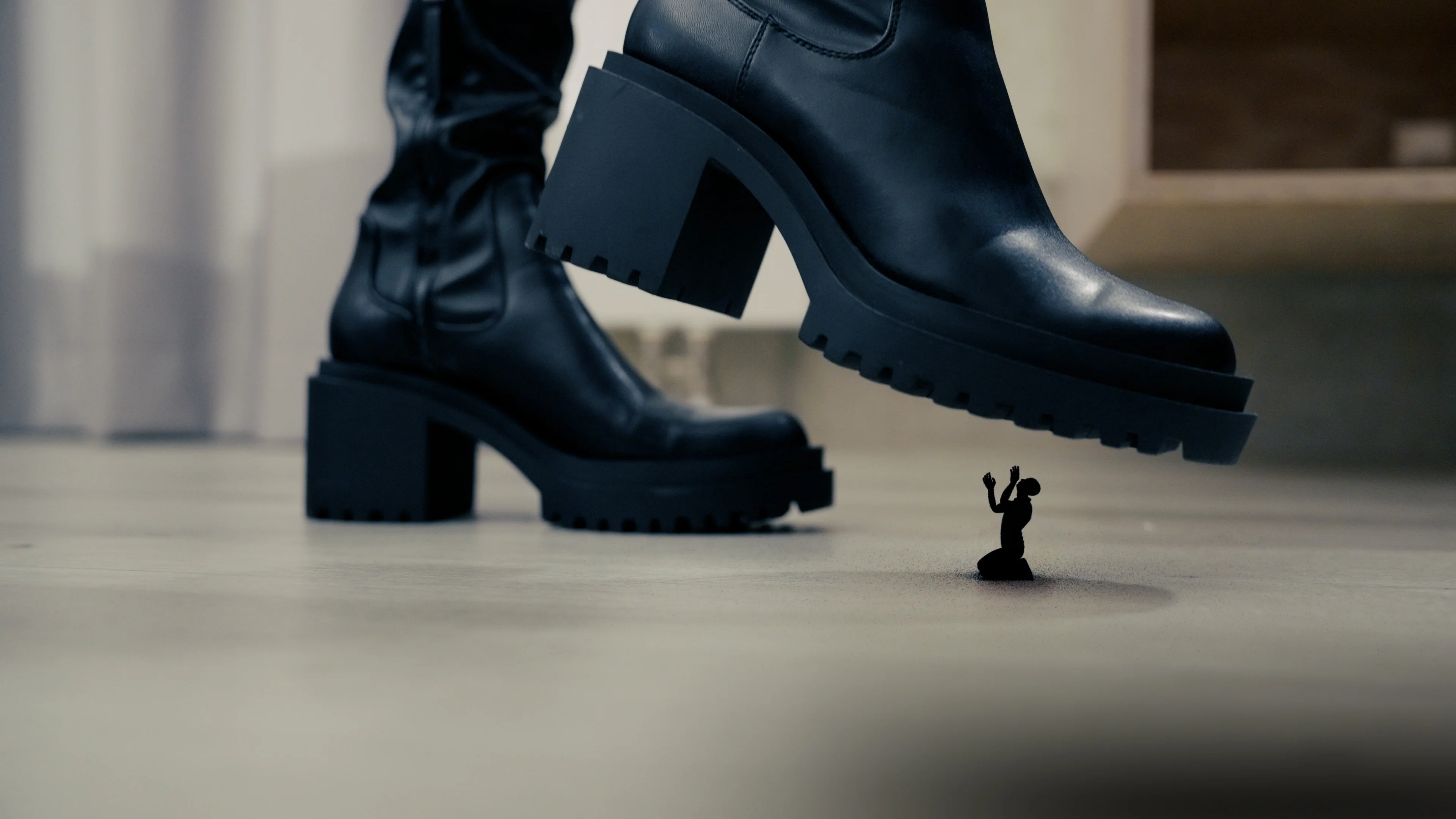 Giantess Ella | XGiantess - Content Creator